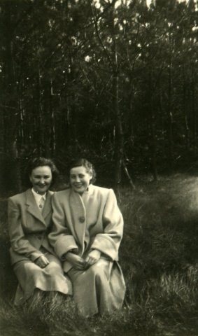 x en Georgina Stevens